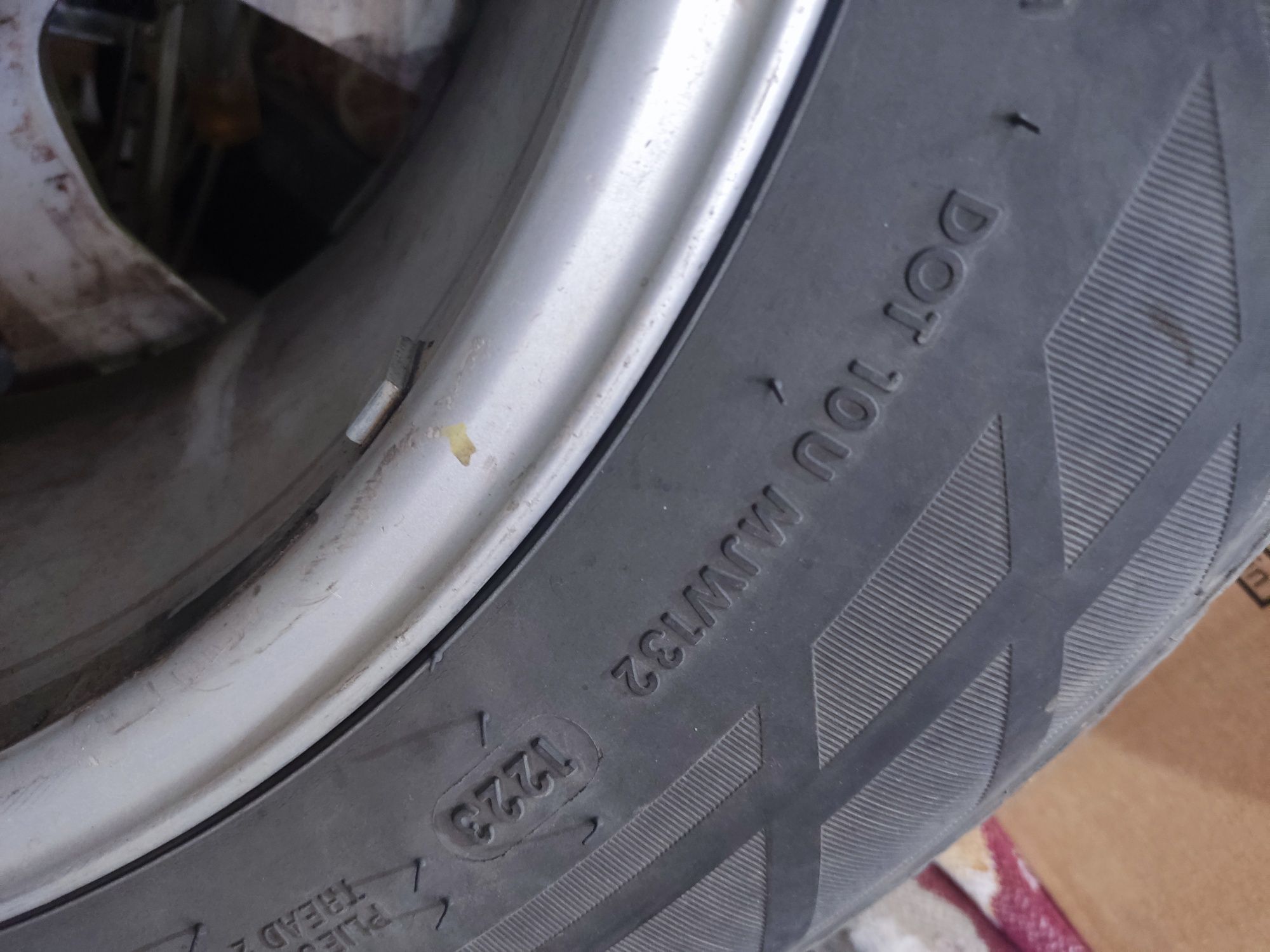 Продават се само гумите без джанти GripMax 235-65-17ки Дот 23
