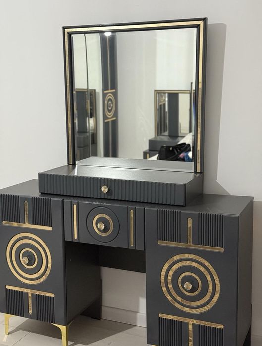 Спальный шкаф с зеркалом