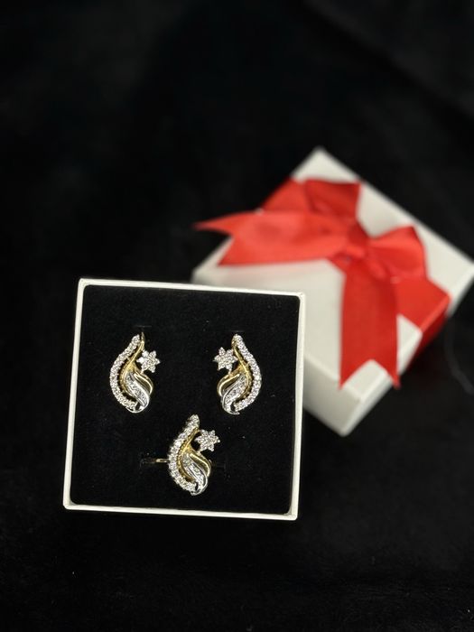 Продам бриллиантовый комплект золотой