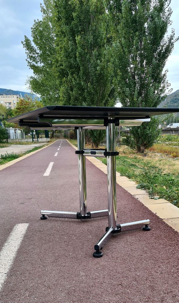 Стилна и функционална маса от висок клас USM Haller Kitos за дома офис