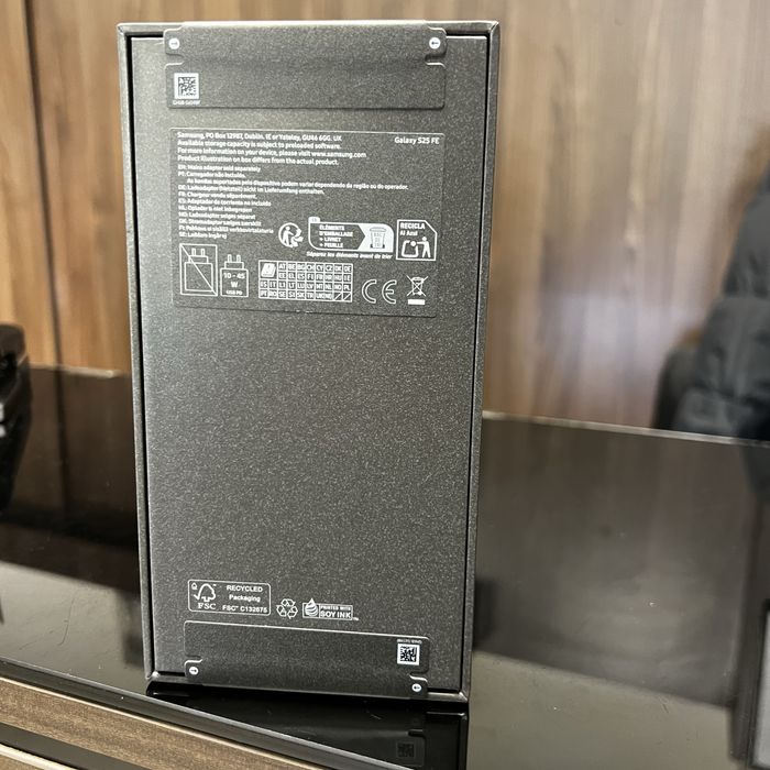 Нов! 2г. Гаранция! Samsung Galaxy S25 FE 5G 256GB + 8GB RAM, Jetblack