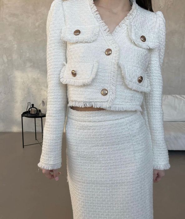 Белый костюм из твида