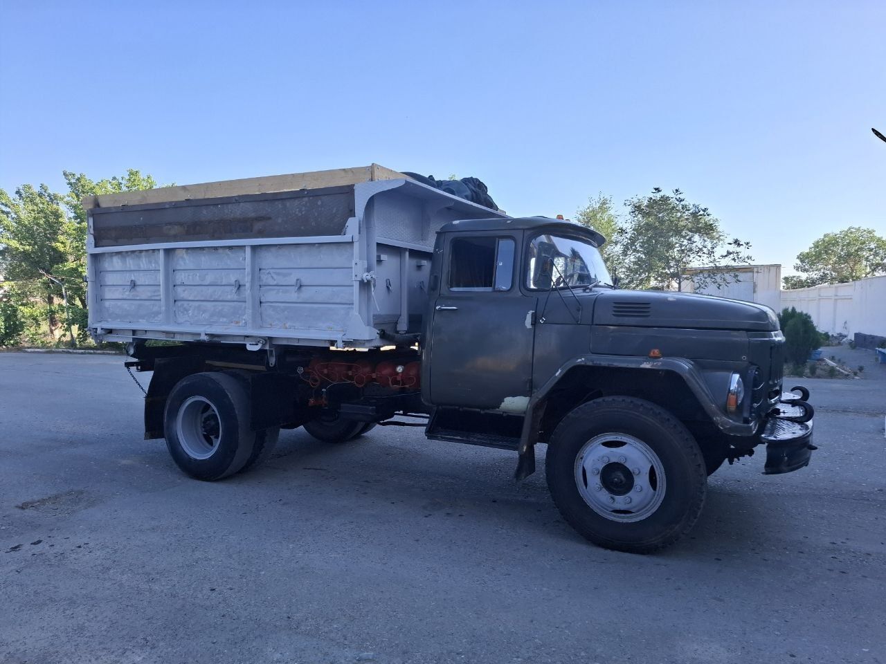 Zil 130 satiladi