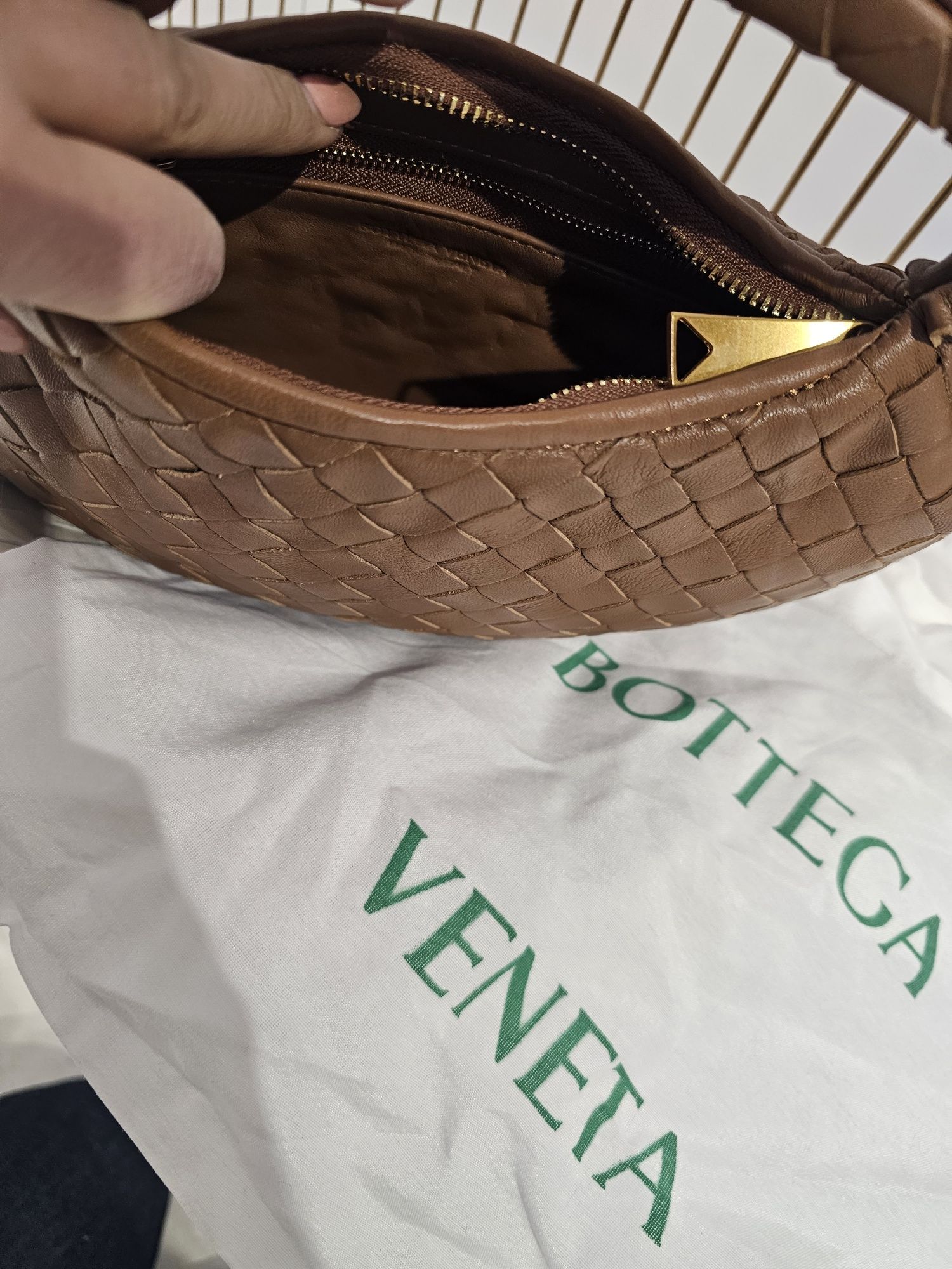Нова чанта Bottega Venetta