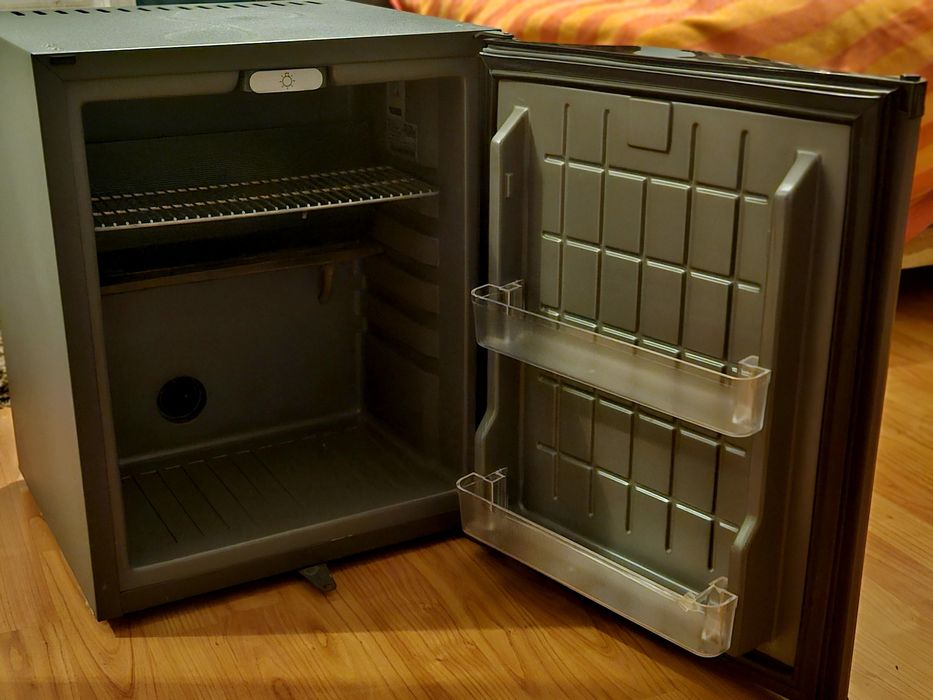 Mini Frigider Tescold