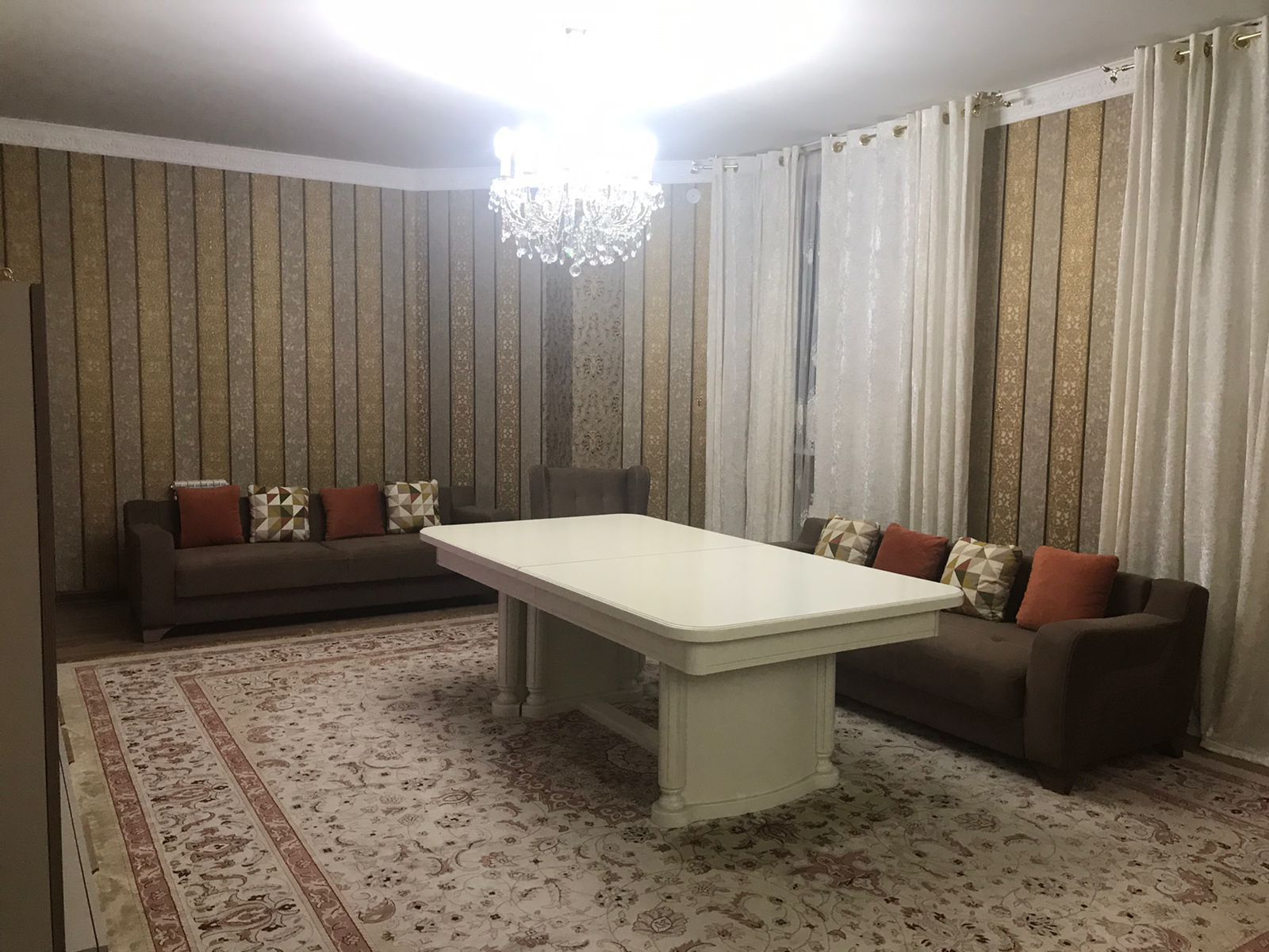 Продается стол 4,2м*1,2м, б/у, в отл состоянии, белоруский