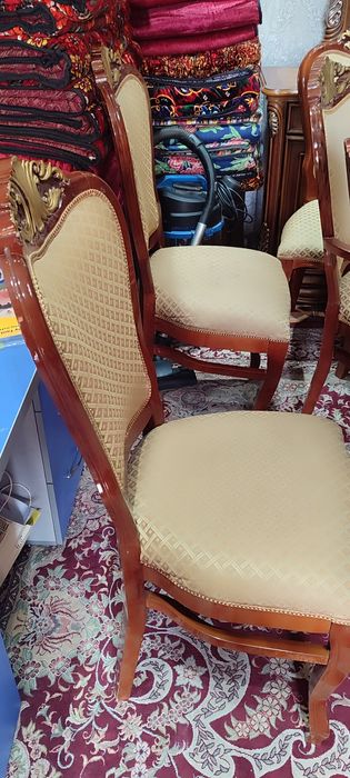 Стул сотилади холати яхши чинордан ясалаган