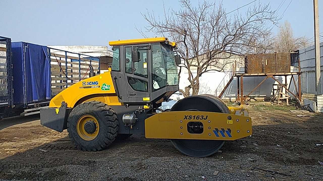 Каток XCMG XS163J. 16 тон. бошка турдаги махсус техникалар хам мавжуд.