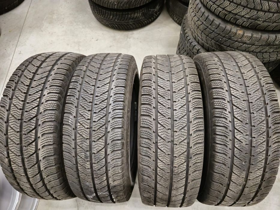 4 anvelope iarna Uniroyal 235 65 16C stare foarte buna