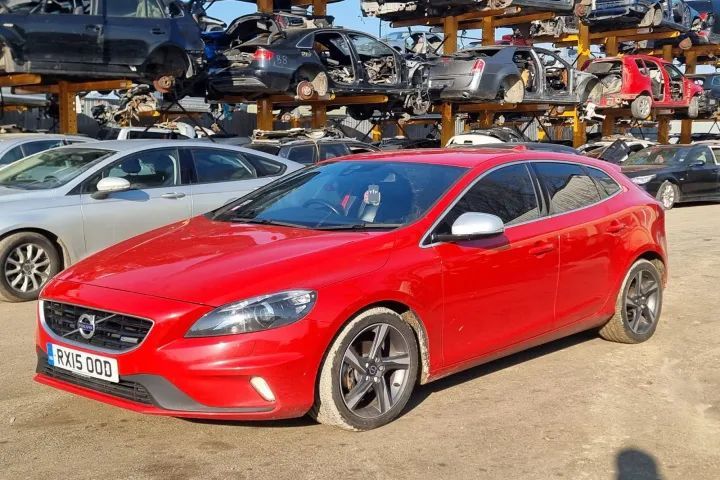 pompa vacuum supapa egr clapeta acceleratie galerie de admisie evacuare motoras fulie vibrochen Volvo V40 R-design 2015, motor 1.6 D2 114cp cod motor D4162T,  dezmembrez dezmembrari