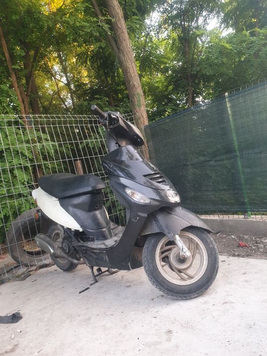 Vand scuter 4t sau schimb