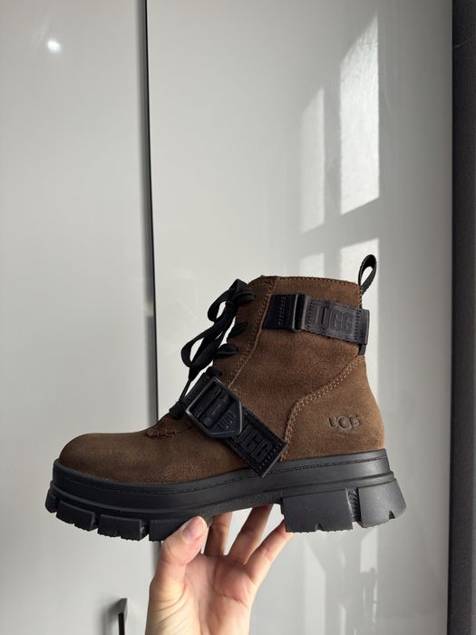 Водоустойчиви дамски боти UGG Ashton Lace-Up