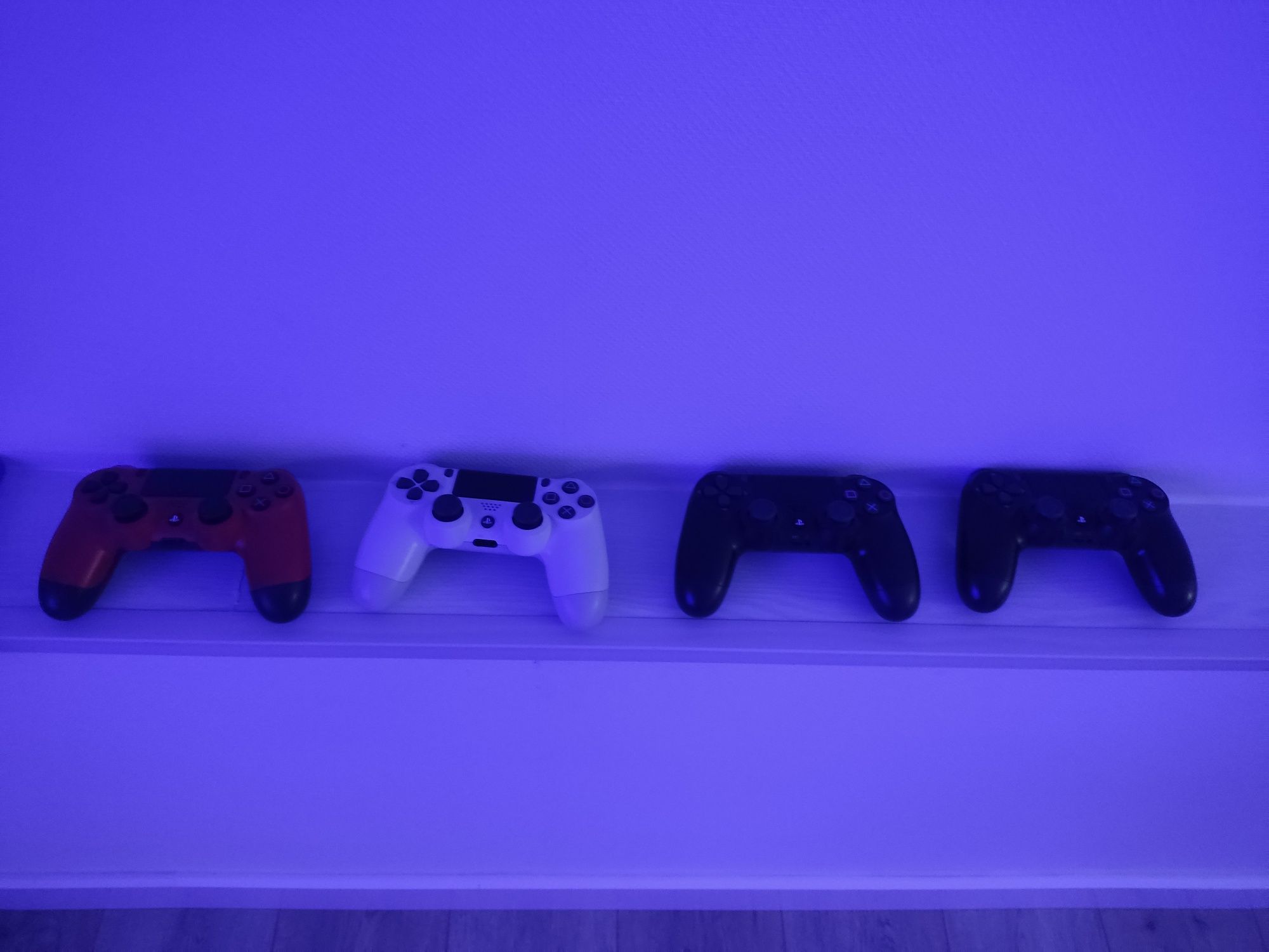 PS4 pro 1 tb sotiladi yangi