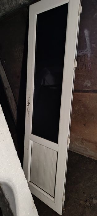 Продаю балконную дверь