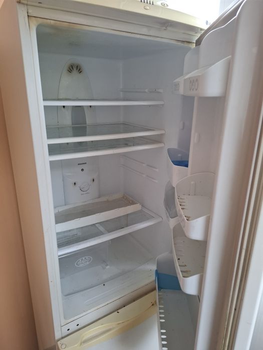 Хладилник.    Lg