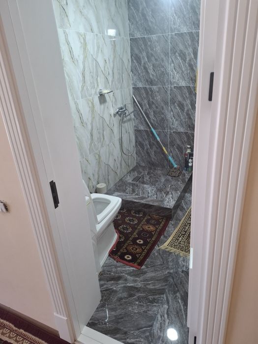 Yangi qurilgan uy sotiladi srochni