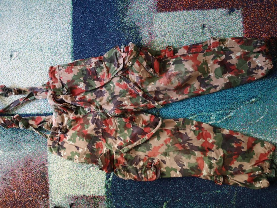 Pantaloni militari camuflaj