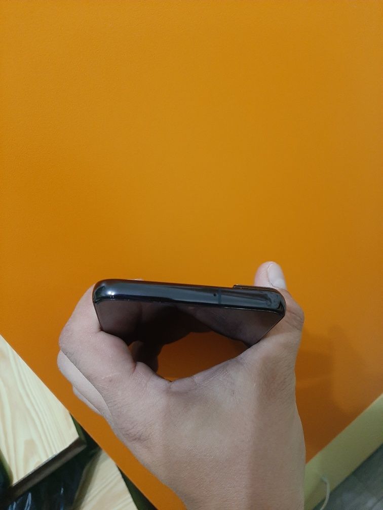 Продавам Samsung Galaxy S22 plus 256 Като нов