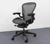 Офисное кресло Herman Miller Aeron, размер M, чёрное