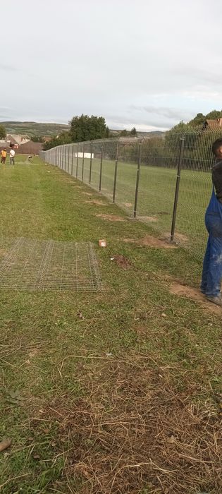 Constructii garduri si porti la comanda