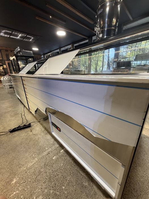 Хладилна витрина за месо и колбаси