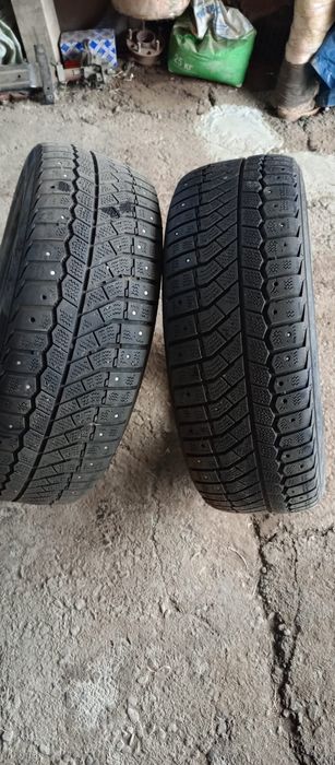Продам 2 шины 205/60 R16
