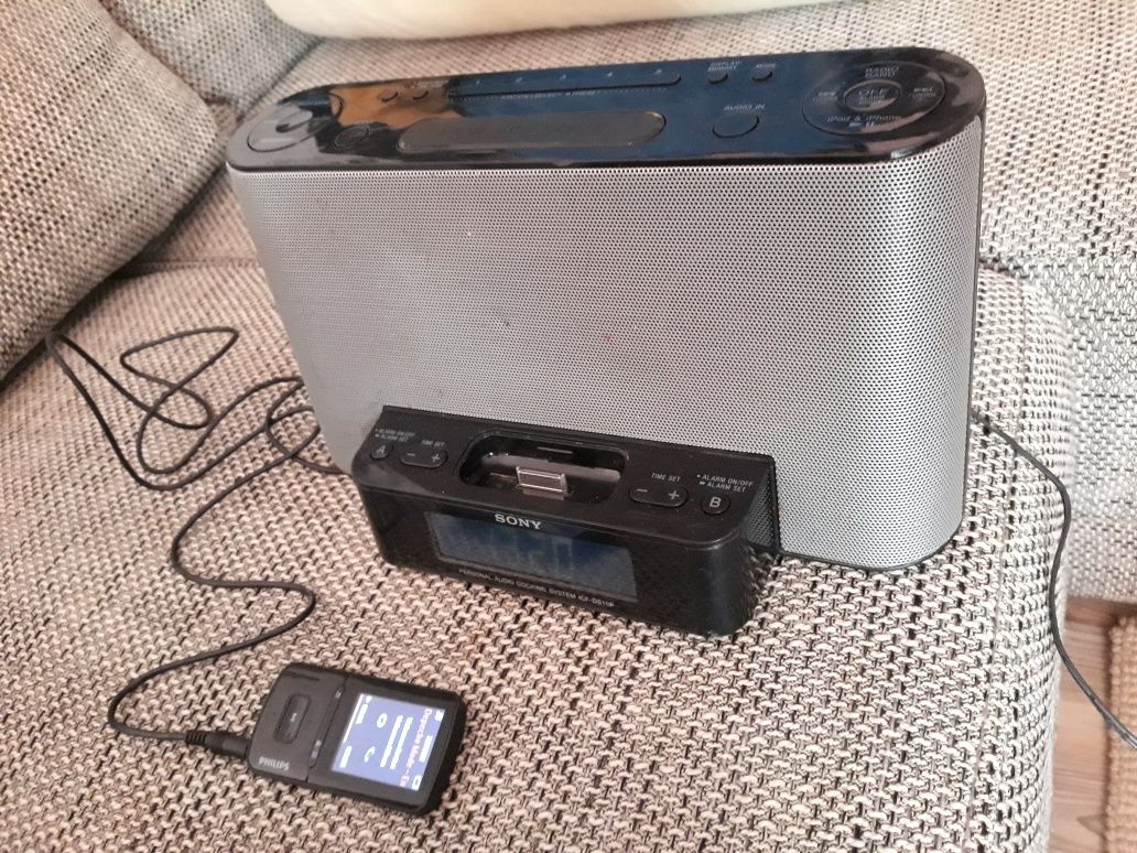 Docking station sony icf-ds11ip 15 w+mp3 philips4gb