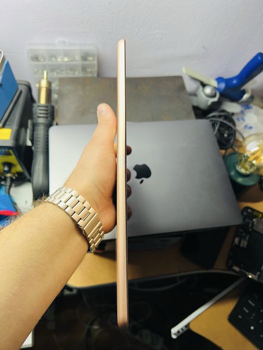 Vând iPad gen 8 wifi 32 gb  10.2 inch impecabil