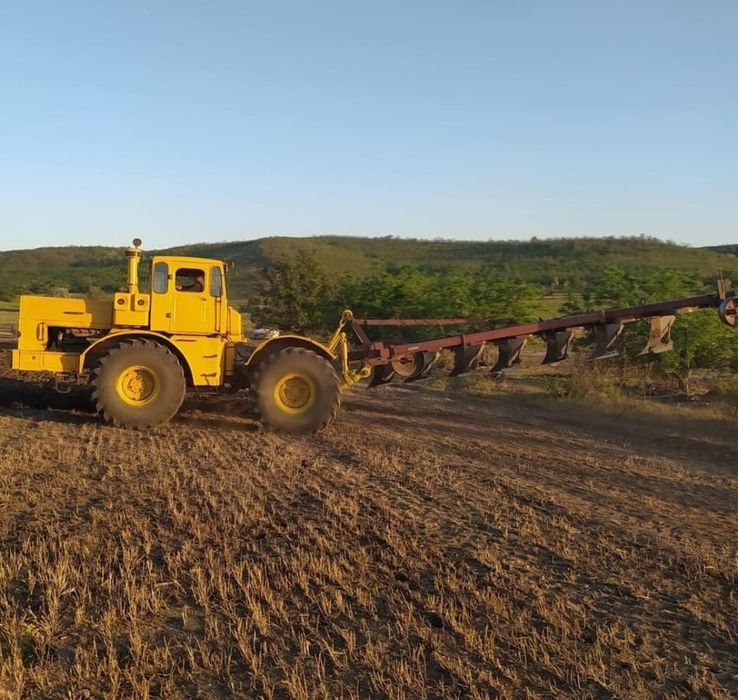 К-701 12 цилиндровый. Срочна есть торг!