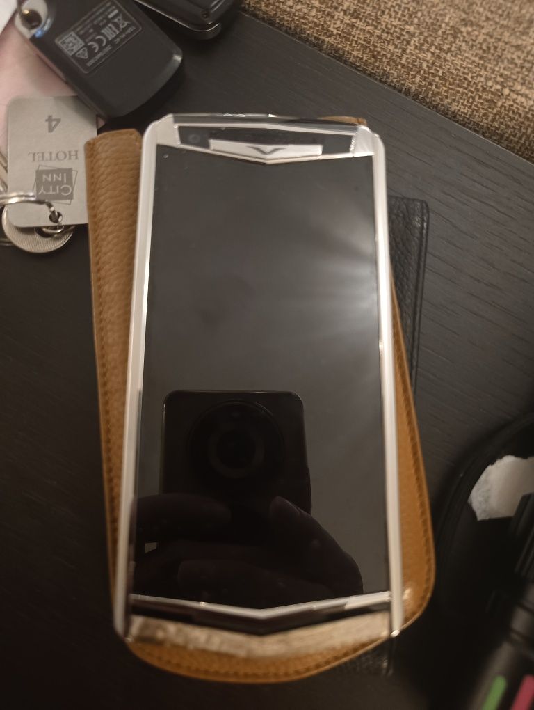 Vertu ASTER P смартфон