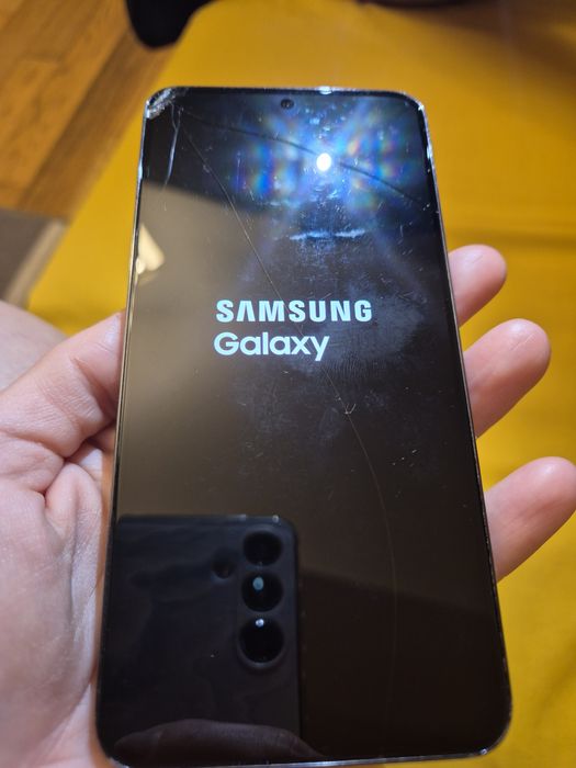 Samsung S22  cu ecran spart