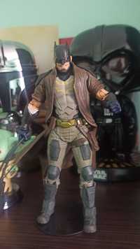 Figurina batman dark detective