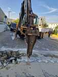 Închiriez buldoexcavator cu picon și cupe