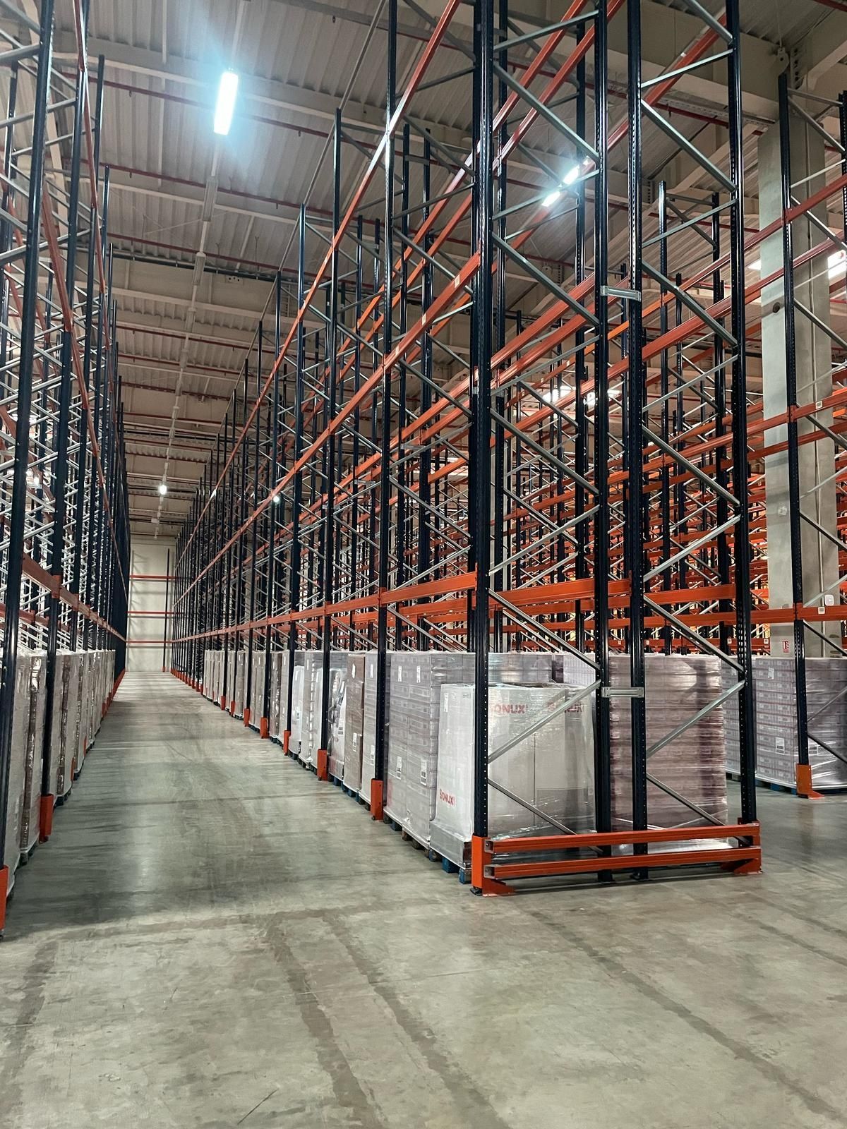 Rafturi metalice industriale reglabile 
Avem orice dimensiuni livram i