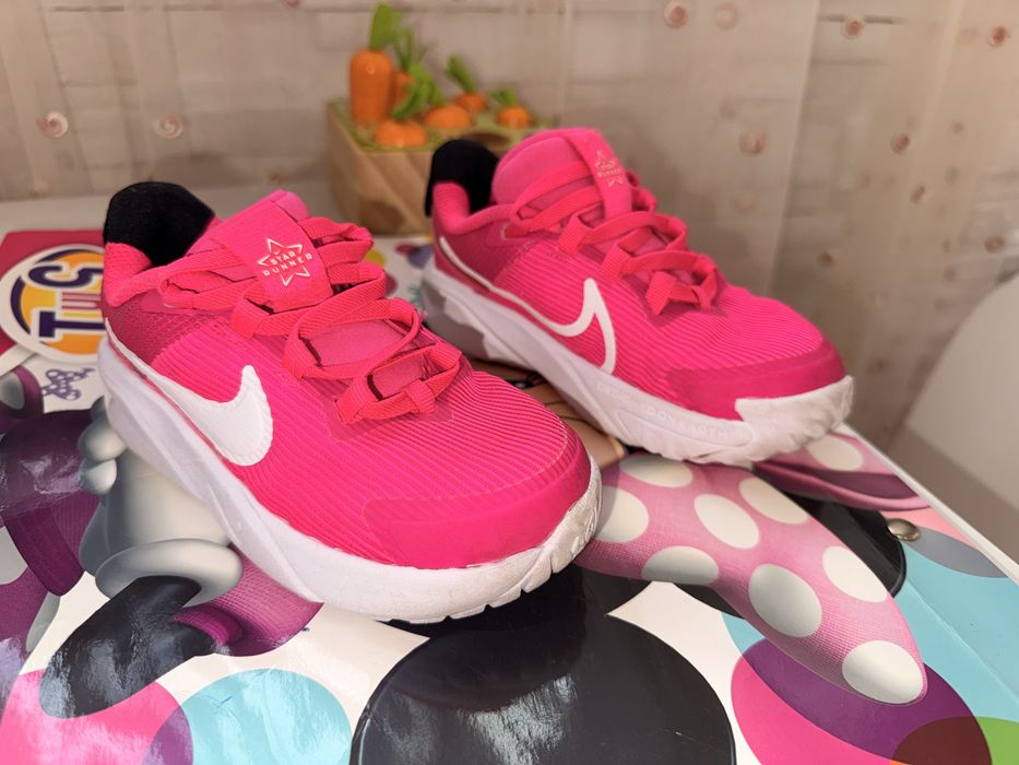 Nike маратонки за момиче 26