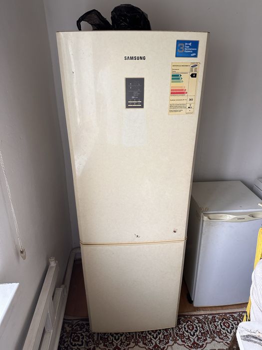 Холодильник Samsung