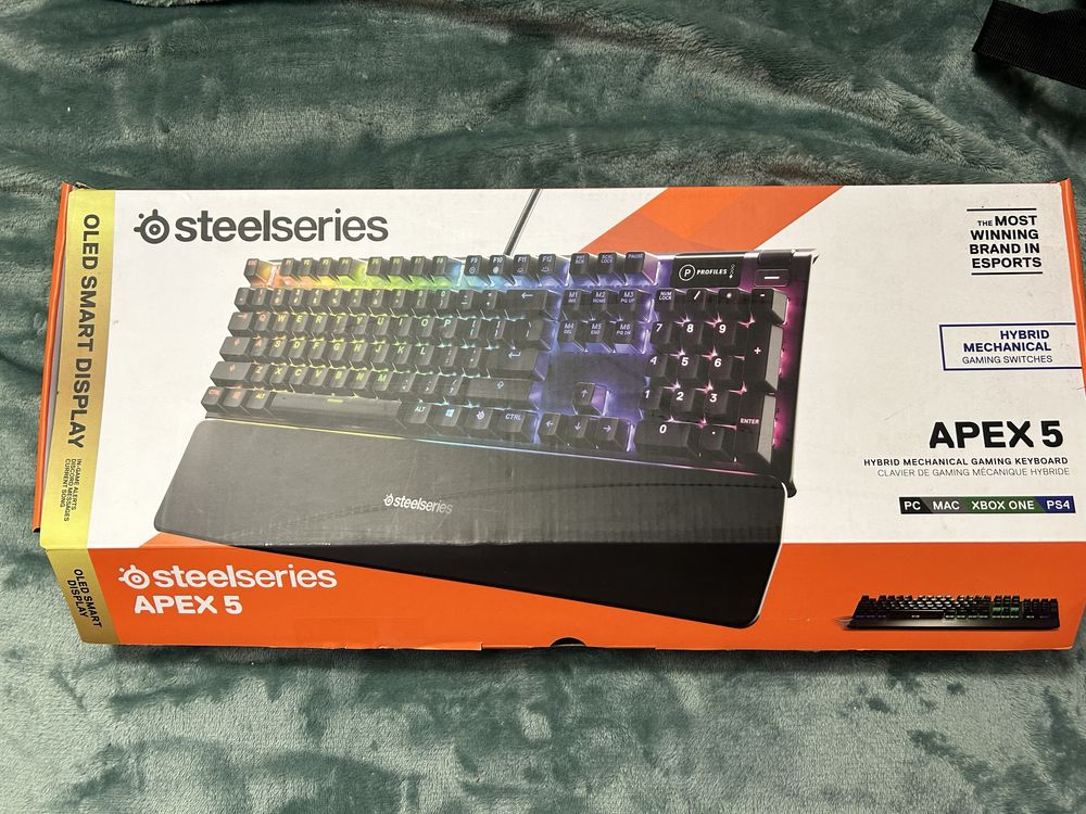 Vând Tastatura de gaming SteelSeries APEX 5