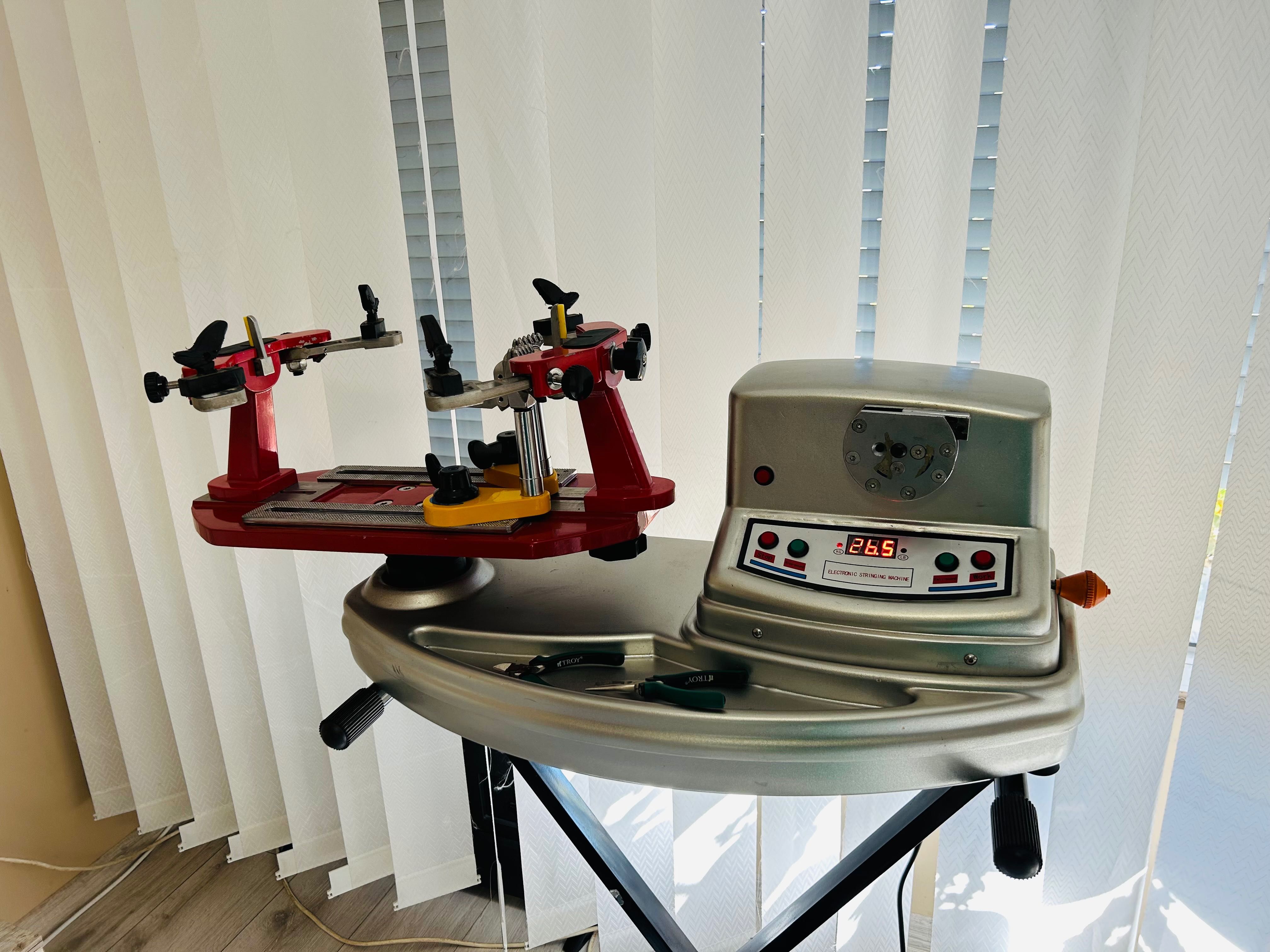 Stringing machine Pro’s pro ( Електронна машина за наплитане)