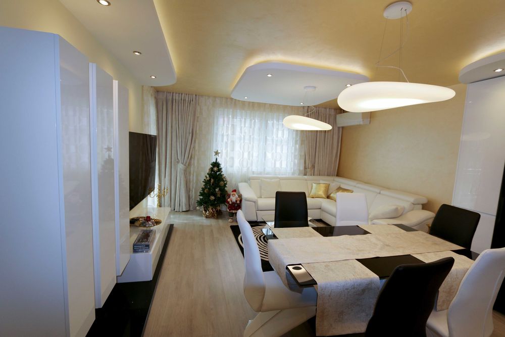 Дава се под наем Тристаен апартамент в София, Център - 119 кв.м за 1190 € - Снимка #1