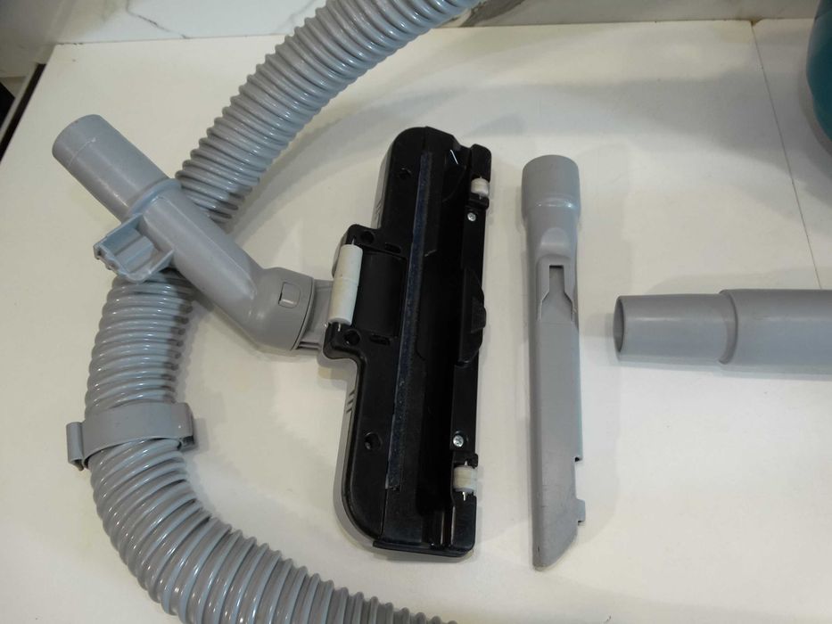 Makita DCL500 - Акумулаторна прахосмукачка