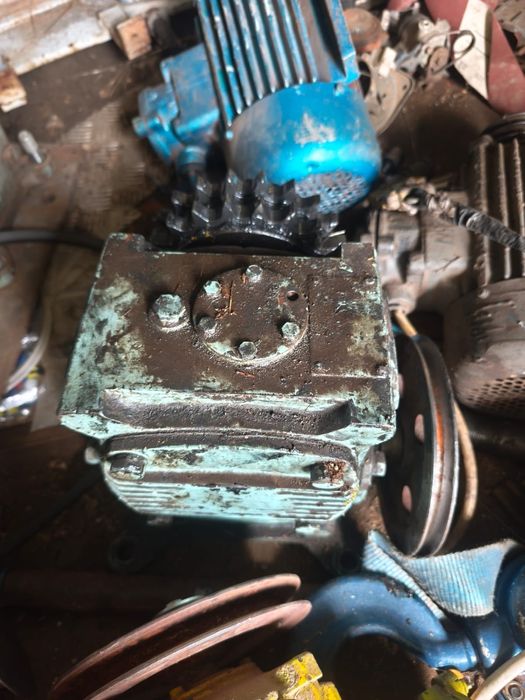 Reductoare, prese, motoare electrice