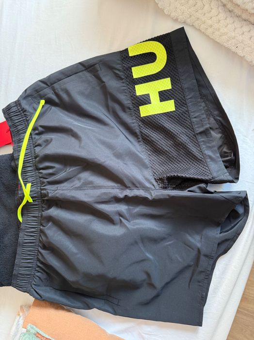 Комплект HUGO плувни шорти + кърпа мъжки + раница