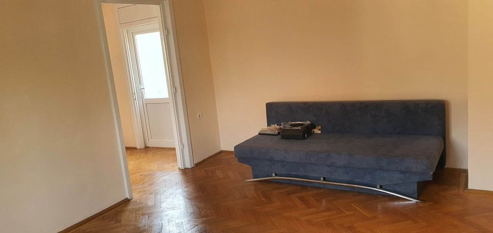Inchiriez apartament în vila