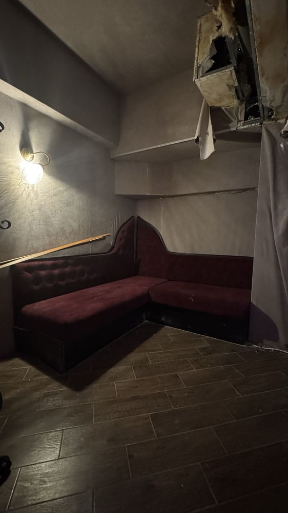 Canapele tip colțar pentru cafenea / restaurant – foarte puțin uzate