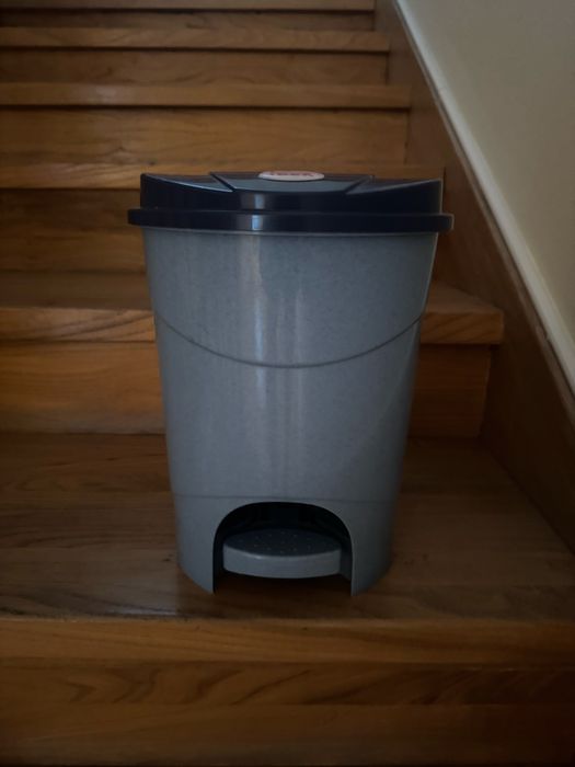 Мусорное ведро состояние отличное 2 л