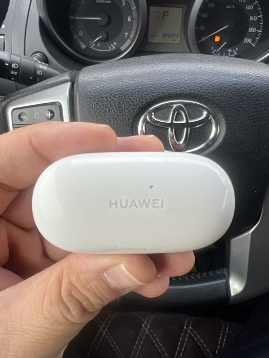 Продам кейс от беспроводных наушников Huawei