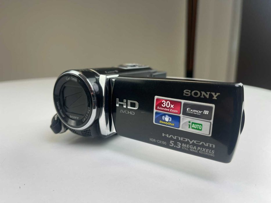 Видеокамера Sony HDR-CX190E
