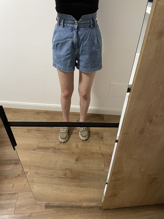 Pantaloni scurti cu talie inalta Zara