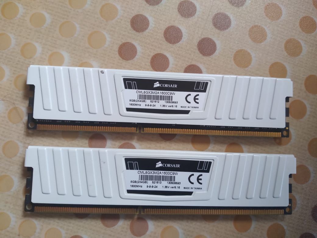 Оперативная память CORSAIR 8gb DDR3