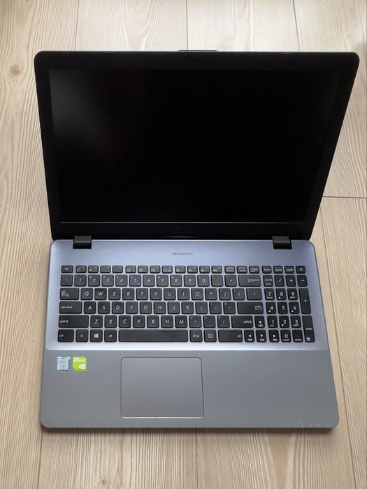 Laptop ASUS VivoBook 15 i7-8550U 15.6 8GB 1TB NVIDIA GeForce+SSD 500GB